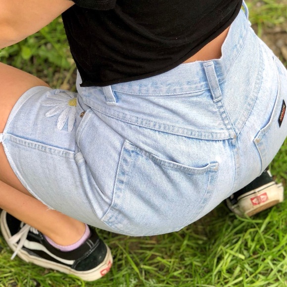 Jordache Daisy Shorts! - Picture 2 of 3